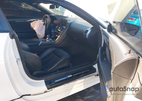 2022 BMW M8 Cabriolet Competition z USA, uszkodzony, nr VIN WBSDZ0C09NCH54115